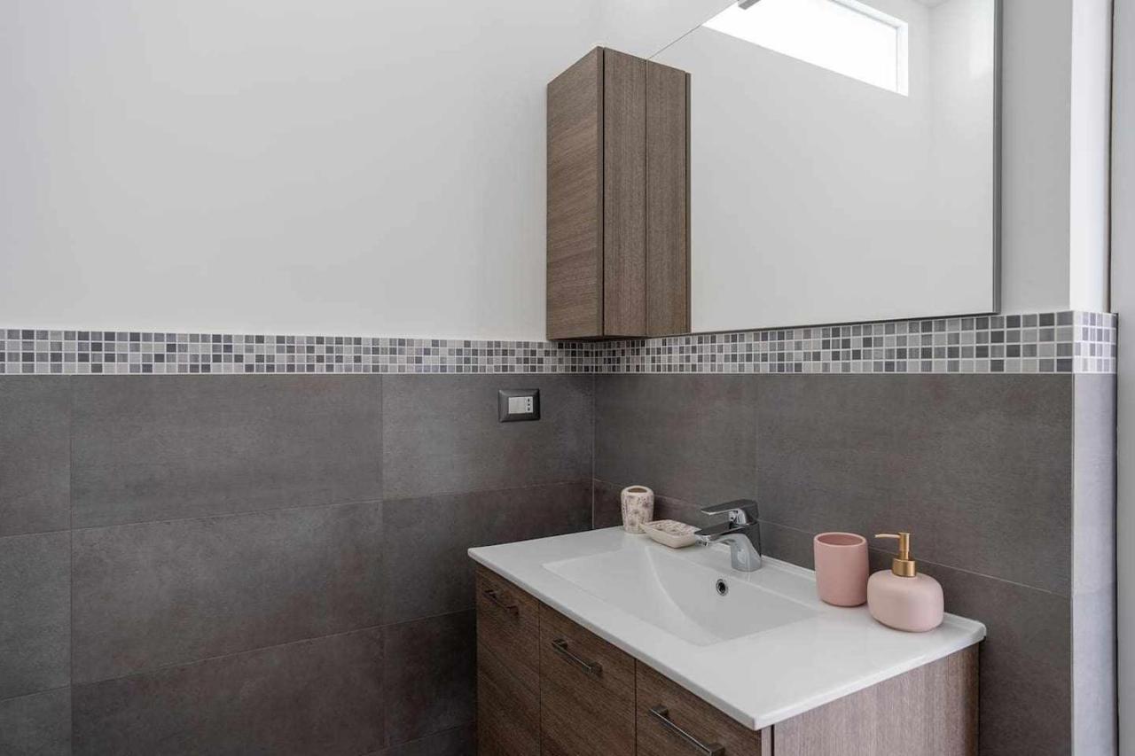 Milano City Apartments - Parking And Comfort - Spacious Apt Up To 8 Pax エクステリア 写真