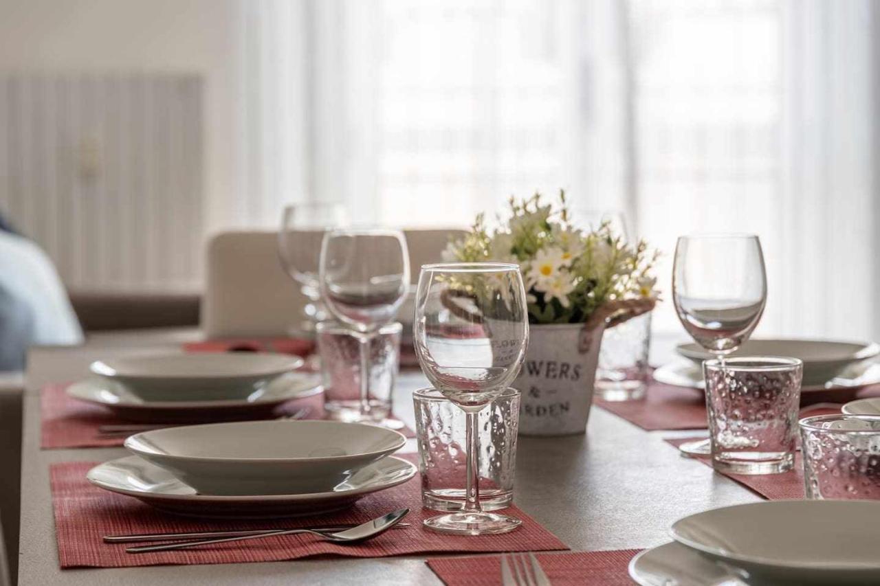 Milano City Apartments - Parking And Comfort - Spacious Apt Up To 8 Pax エクステリア 写真