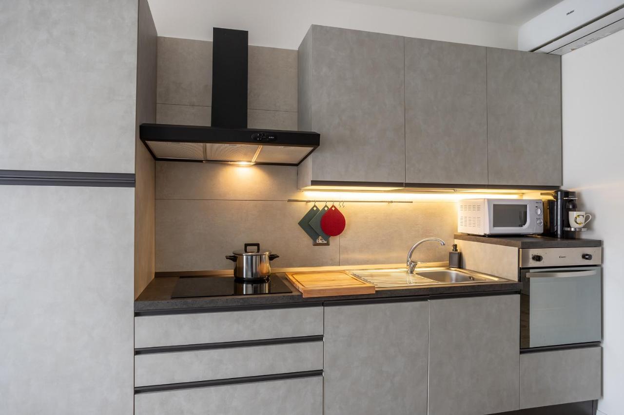 Milano City Apartments - Parking And Comfort - Spacious Apt Up To 8 Pax エクステリア 写真